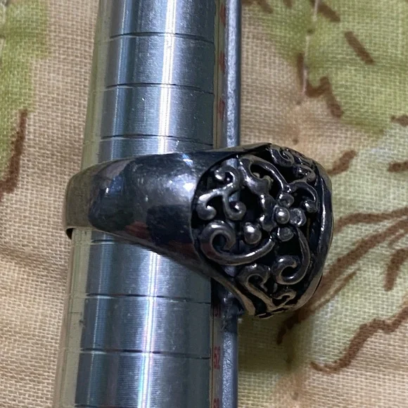 Onyx and Mother of pearl checker board pattern Sterling Silver Ring size 5 - Picture 4 of 4